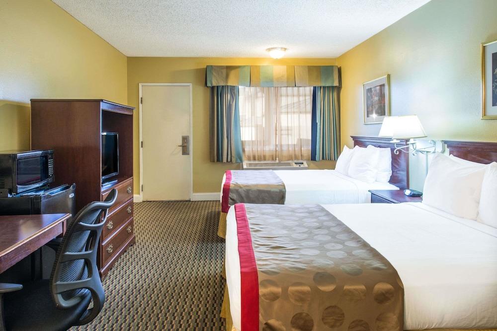 Radisson Hotel West Sacramento Exterior photo