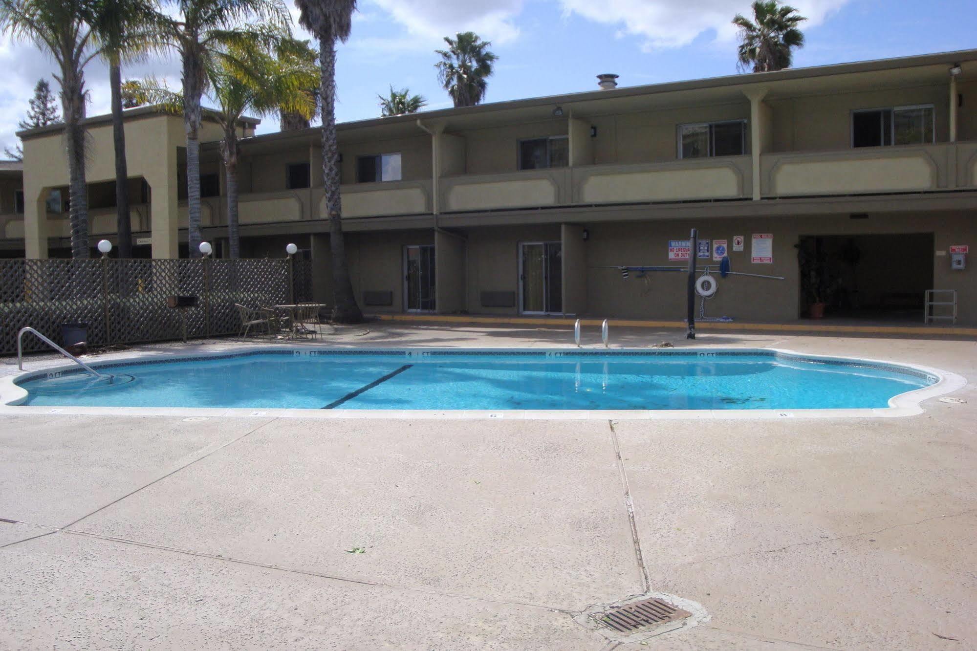 Radisson Hotel West Sacramento Exterior photo